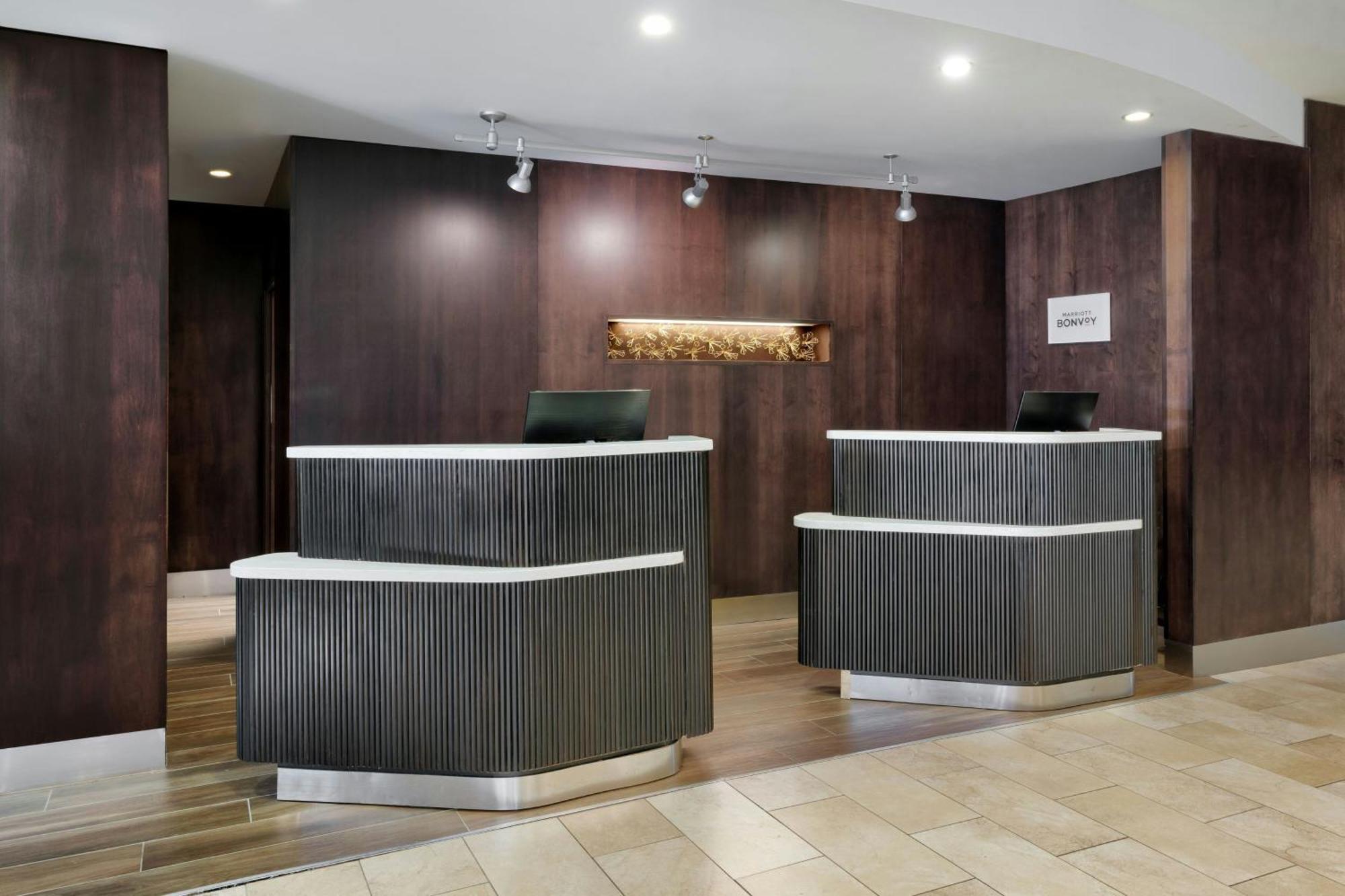 Courtyard By Marriott Johnson Stadt Exterior foto